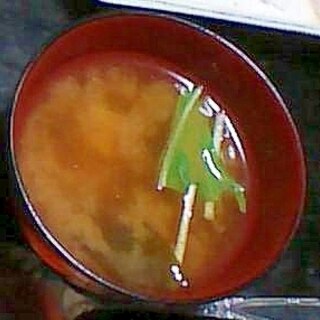 水菜とわかめの味噌汁